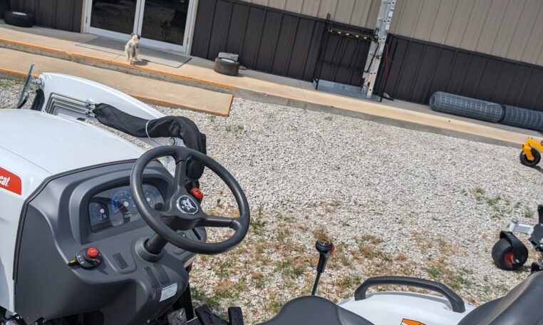 Bobcat CT2040H Compact Tractor, Loader & Backhoe - Image 4