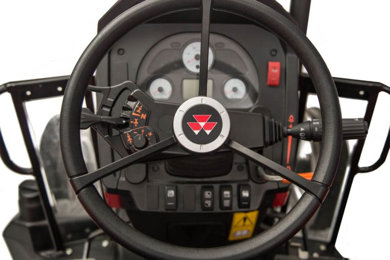 Massey Ferguson 4707 Cab Tractor – Loader – Dyna-2 – Power Shuttle - Image 4